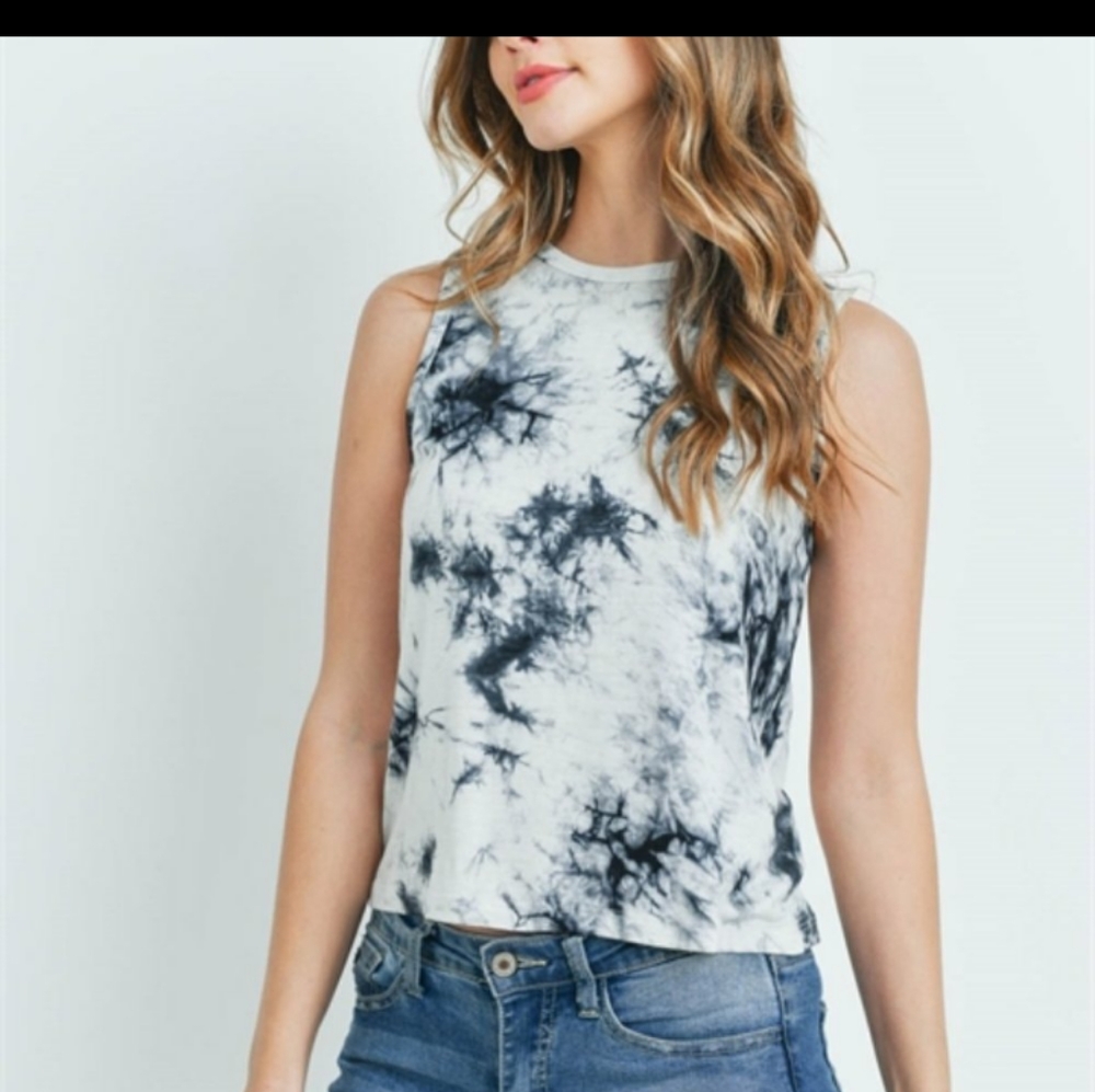 Black/white tie dye sleeveless top